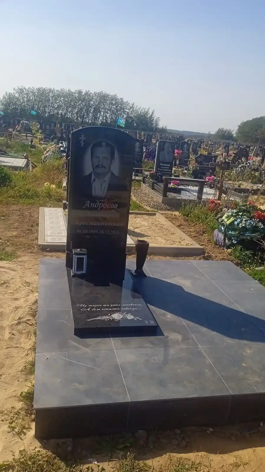 Памятник, плитка, ваза, лампада