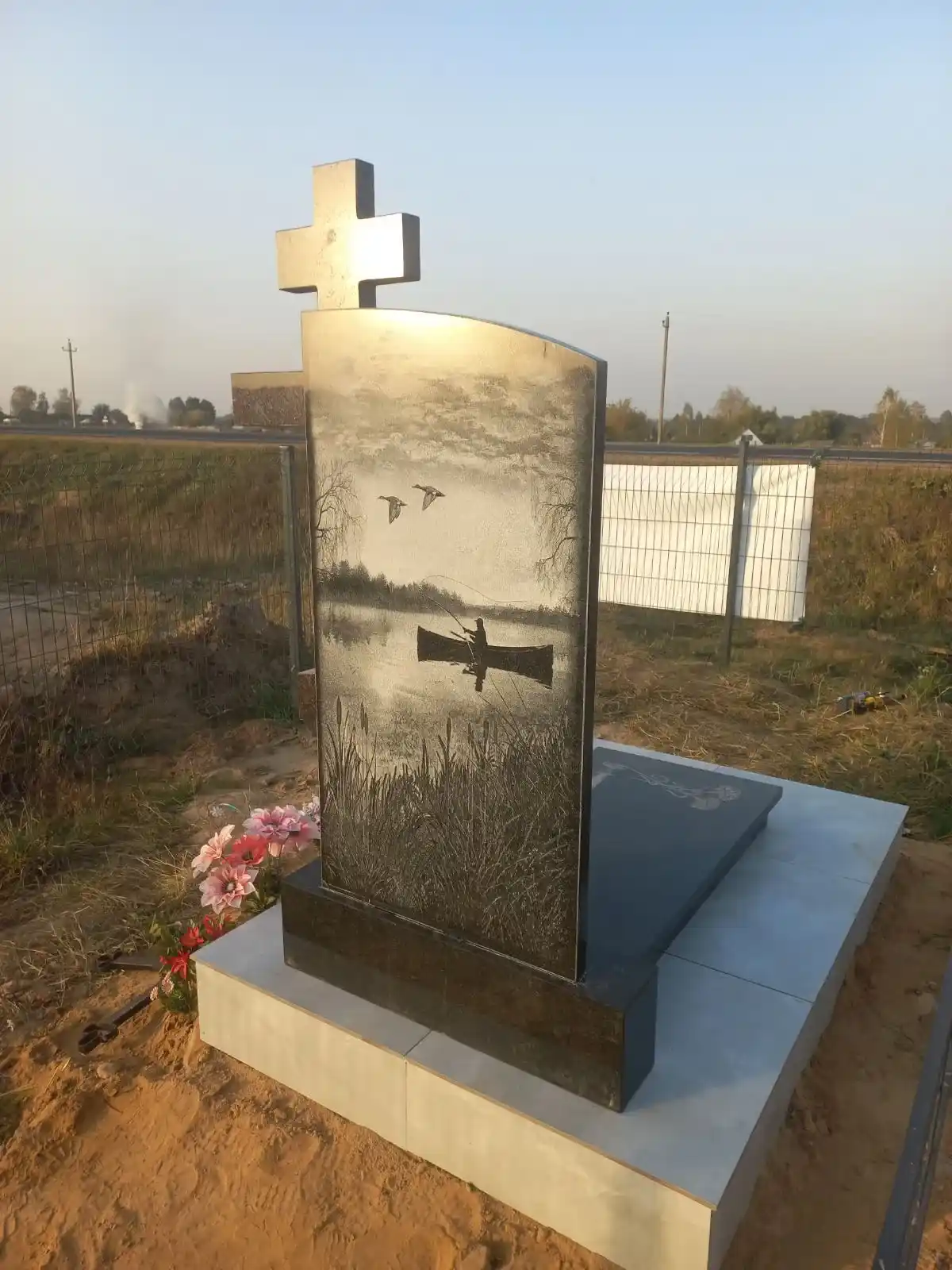 Памятник, плитка