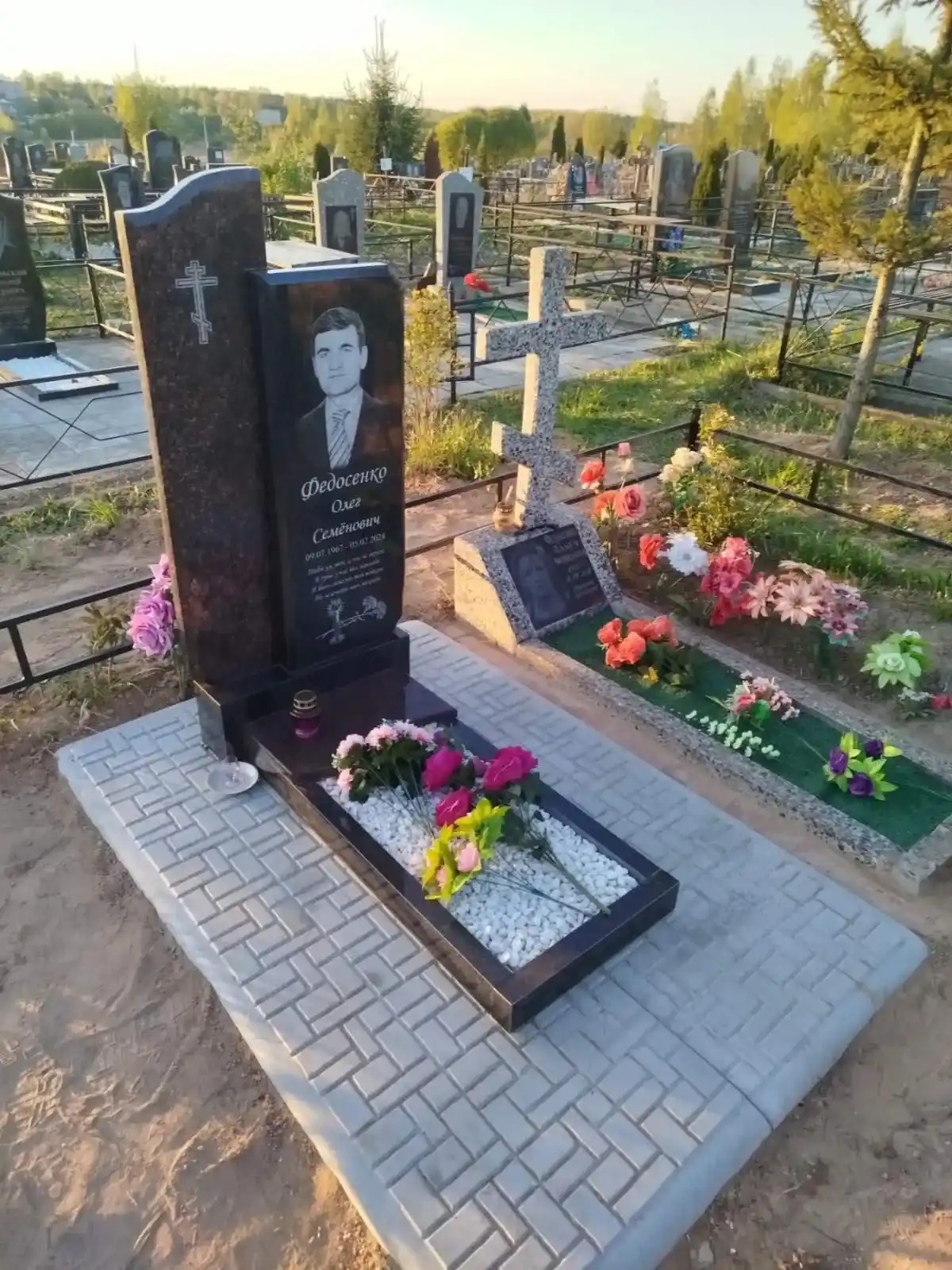 Памятник, плитка