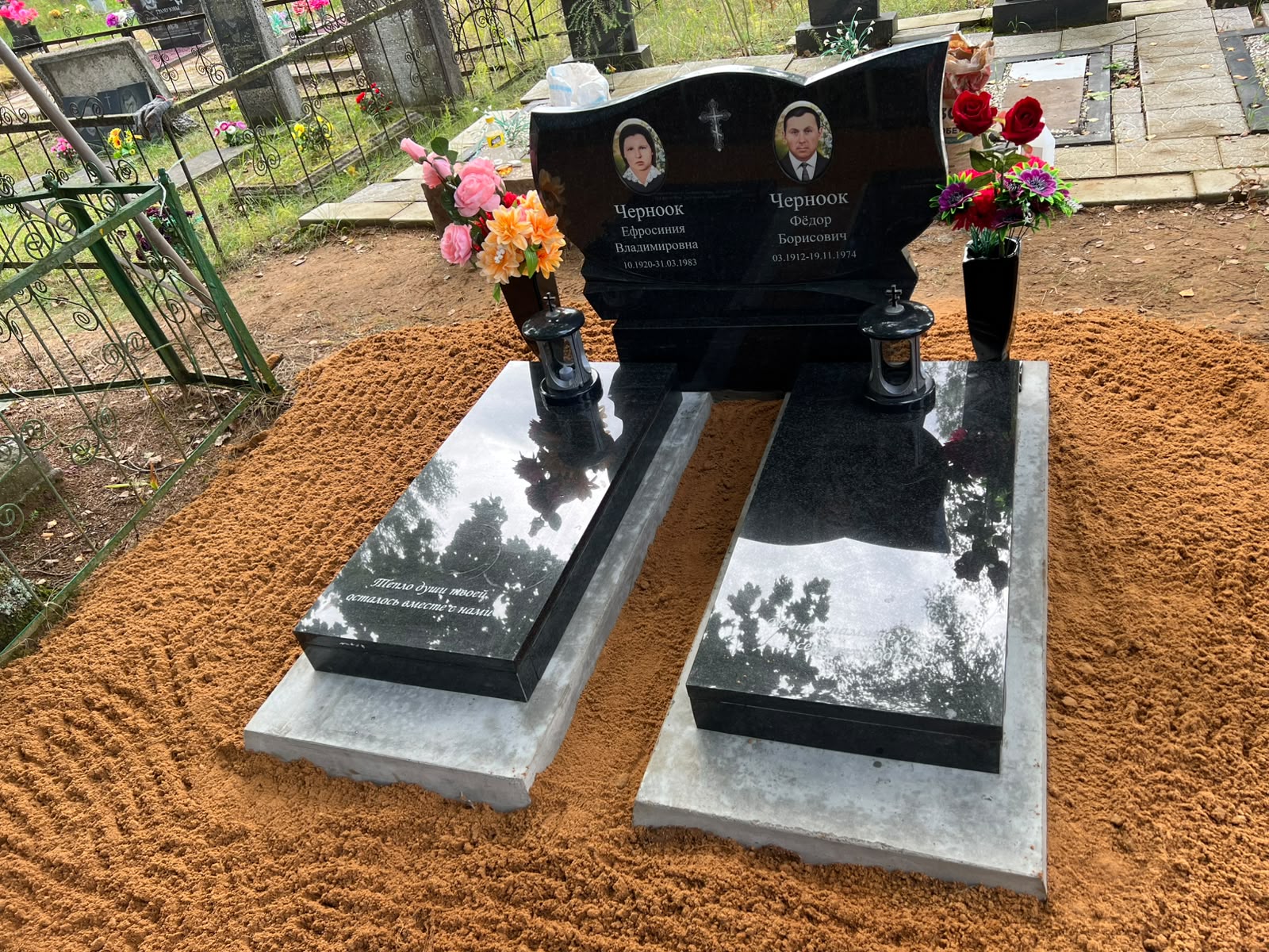 Памятник двойной с фундаментом