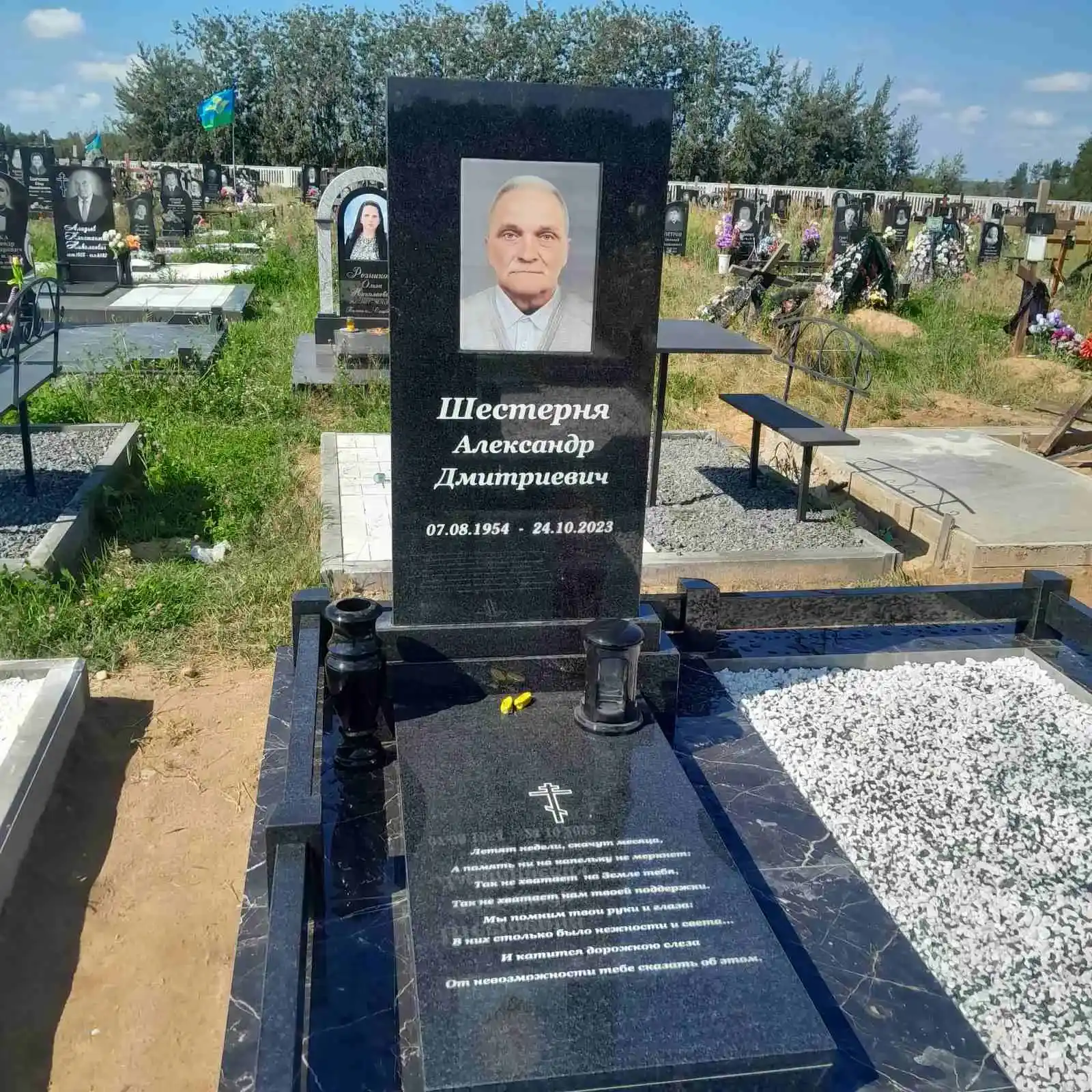 Памятник, ограда, плитка, ваза, лампада